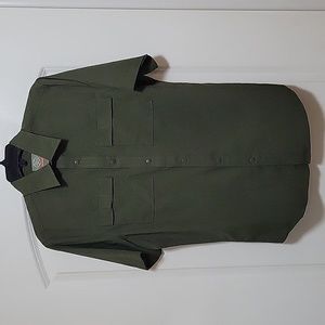 St. John's Bay casual snap-up shirt, size small, in olive green.